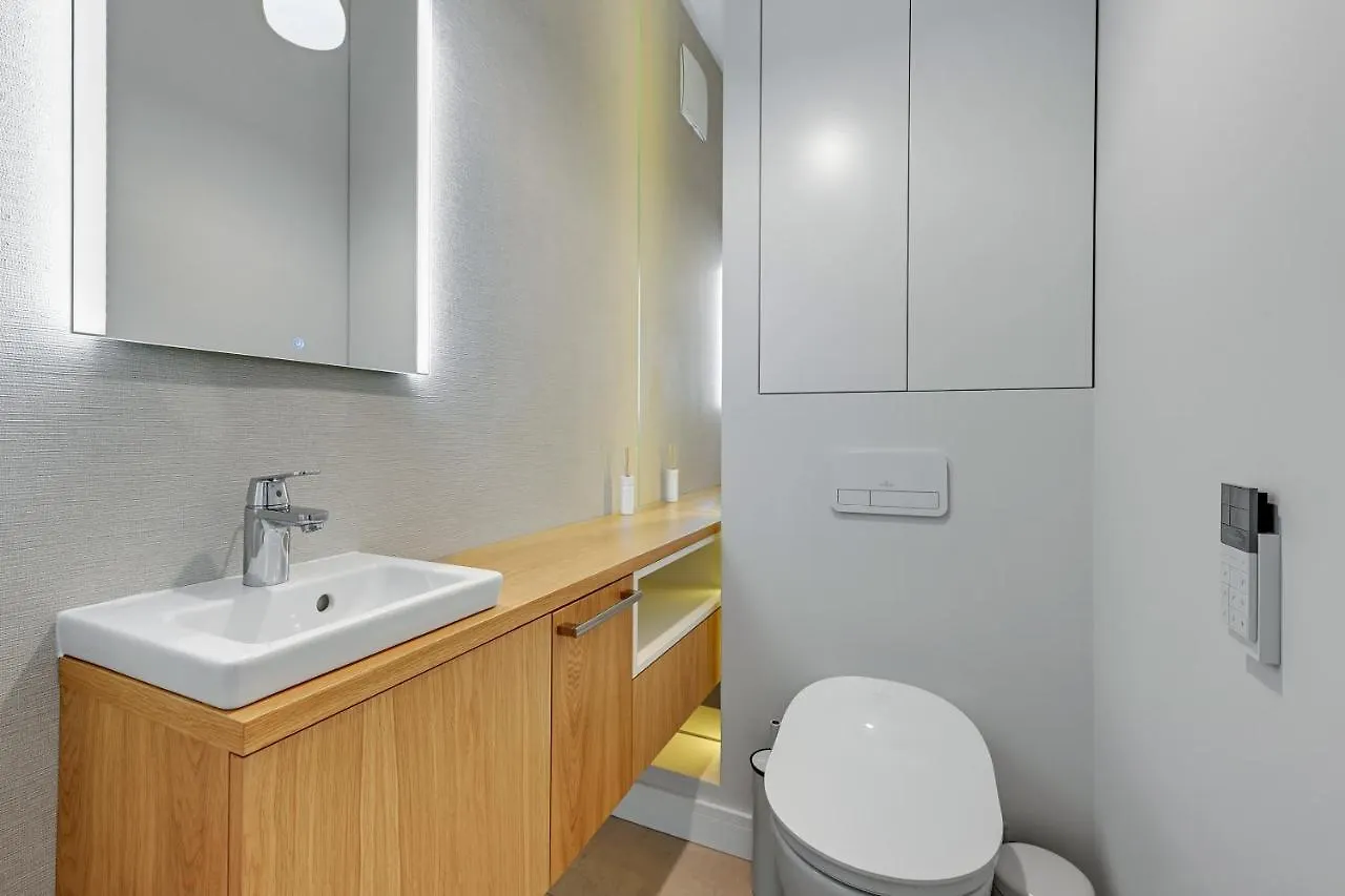 Premium Family & Business Old Town Riverside Apartment With Parking Gdansk Poland