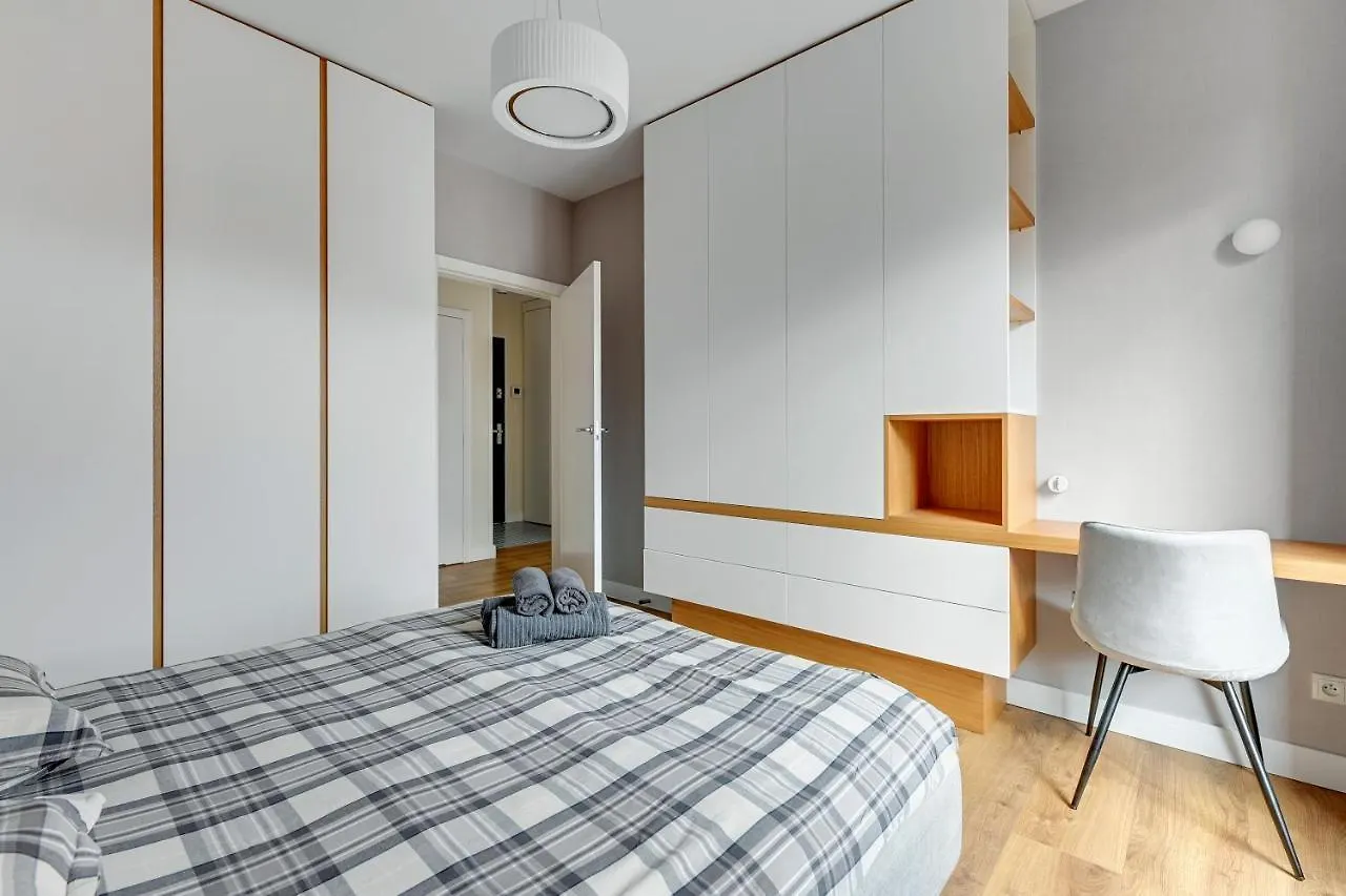 Premium Family & Business Old Town Riverside Apartment With Parking Gdansk