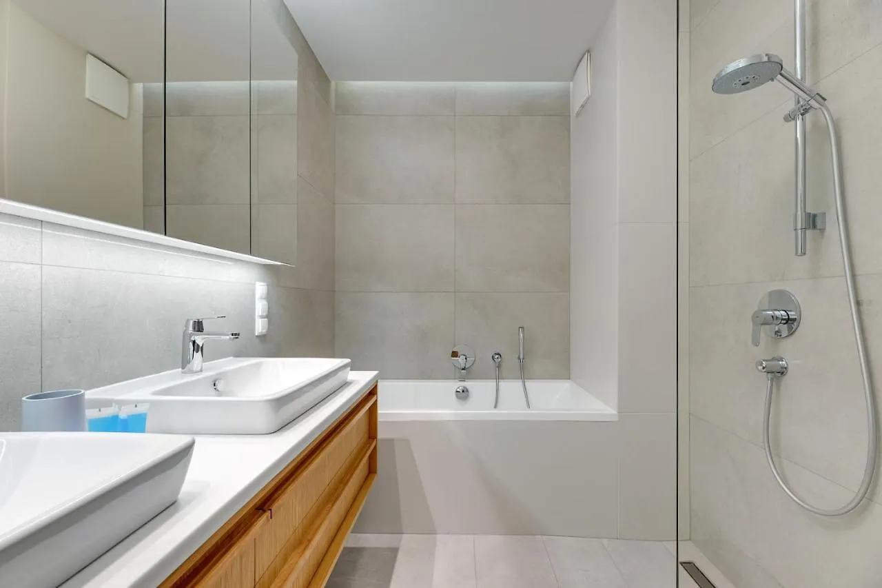 Premium Family & Business Old Town Riverside Apartment With Parking Gdansk